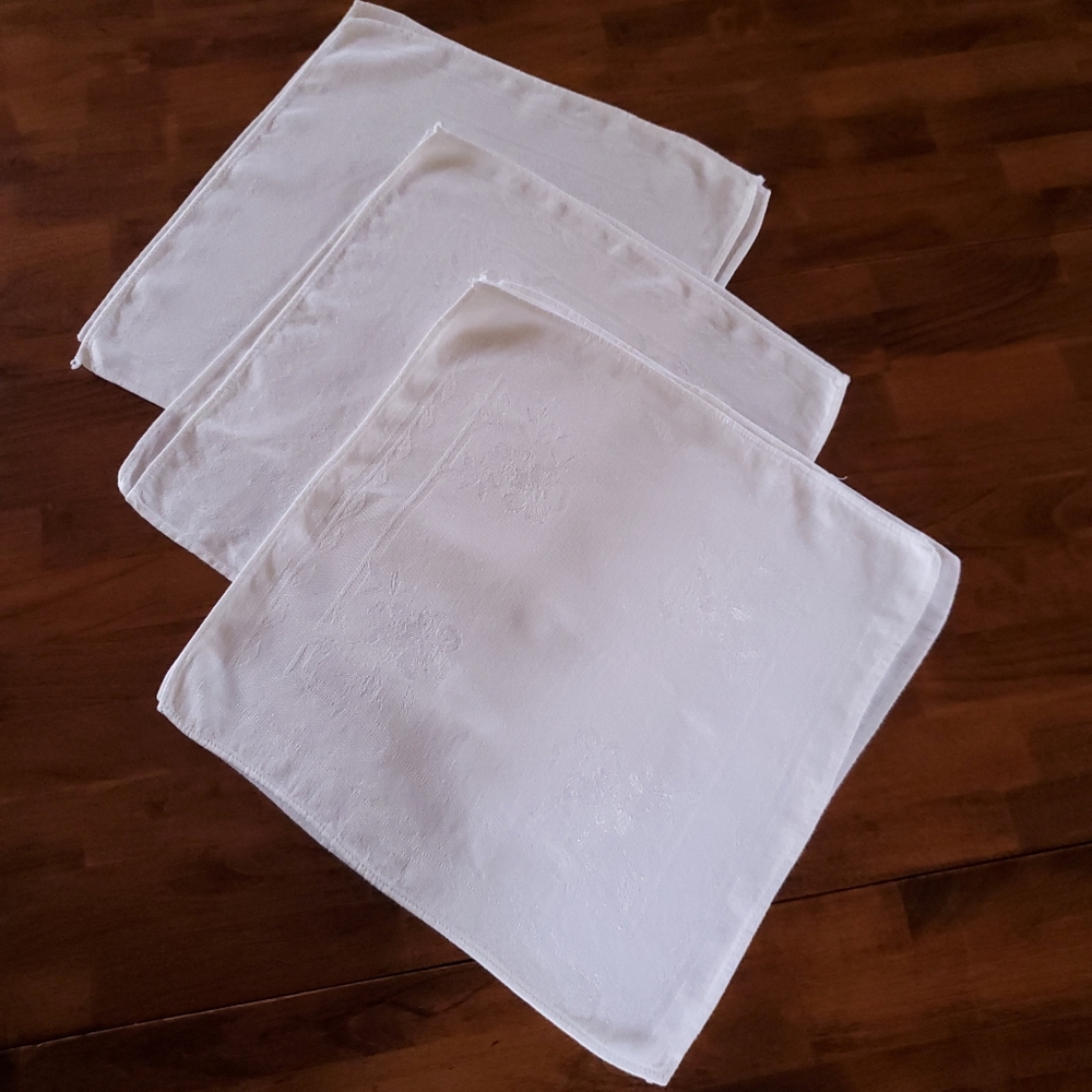 White Cloth Napkins Set